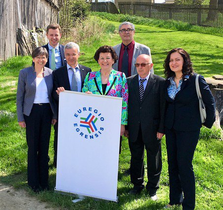 Von rechts: Generalkonsulin Kristina Larischová, Präsident František Čurka, Festredner Dr. Jaroslav Šonka, Präsidentin Dr. Birgit Seelbinder, Präsident Rolf Keil, Landrat Dr. Oliver Bär, Regierungspräsidentin Heidrun Piwernetz