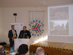 Antonín Lebeda (1. Vorsitzender des Städtepartnerschaftskommitees der Stadt Sokolov) und Ernst Schober (1. Vorsitzender des Städtepartnerschaftskommittees der Stadt Schwandorf) <br />