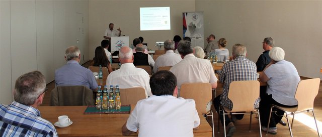 Daniel Wendrock beim Vortrag zu Aktuellem aus Politik und Verwaltung in Tschechien
