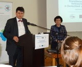 Prof. Dr. Martin Schmidt-Kessel (links) und Präsidentin Dr. Birgit Seelbinder (rechts)