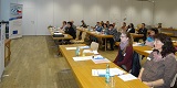 Die Teilnehmer lauschen gespannt den Vorträgen.<br /><br />