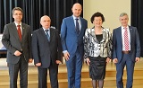 Die Hauptakteure der Jahrespressekonferenz (v. l. n. r.): Petr Myslivec (Bürgermeister der Stadt Bor), František Čurka, Regionspräsident Josef Bernard, Dr. Birgit Seelbinder, Rolf Keil