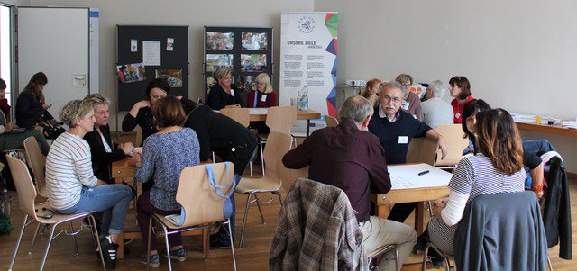 Die Teilnehmer des Infotages in Marktredwitz hatten in Kleingruppen Gelegenheit zum Austausch