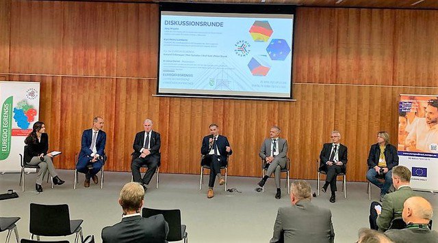 Teilnehmer der Podiumsdiskussion im Rahmen der Euregio-Jahreskonferenz in Plauen